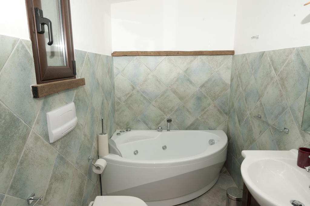 Ermosuras Villa Nuoro  Bilik gambar